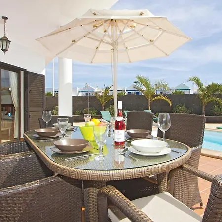 Playa Blanca Sleeps 6 Air Con Wifi Willa *