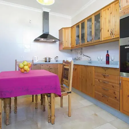Playa Blanca Sleeps 6 Air Con Wifi Willa
